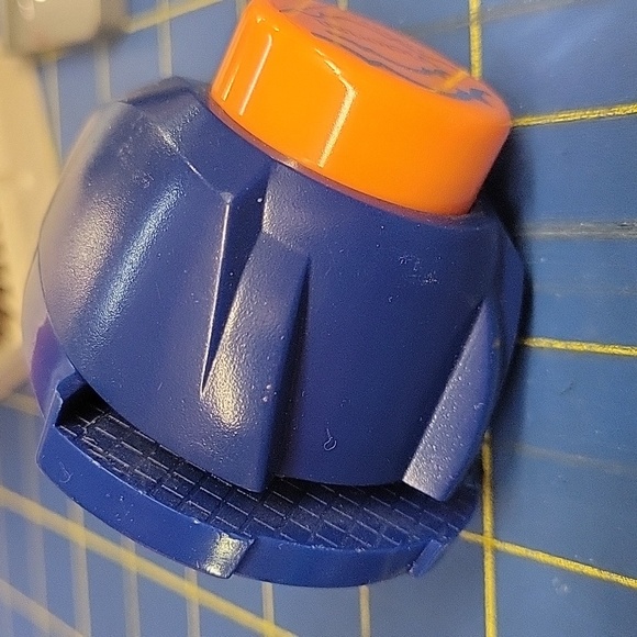 Fiskars Paper Punch Victoria - Picture 3 of 3